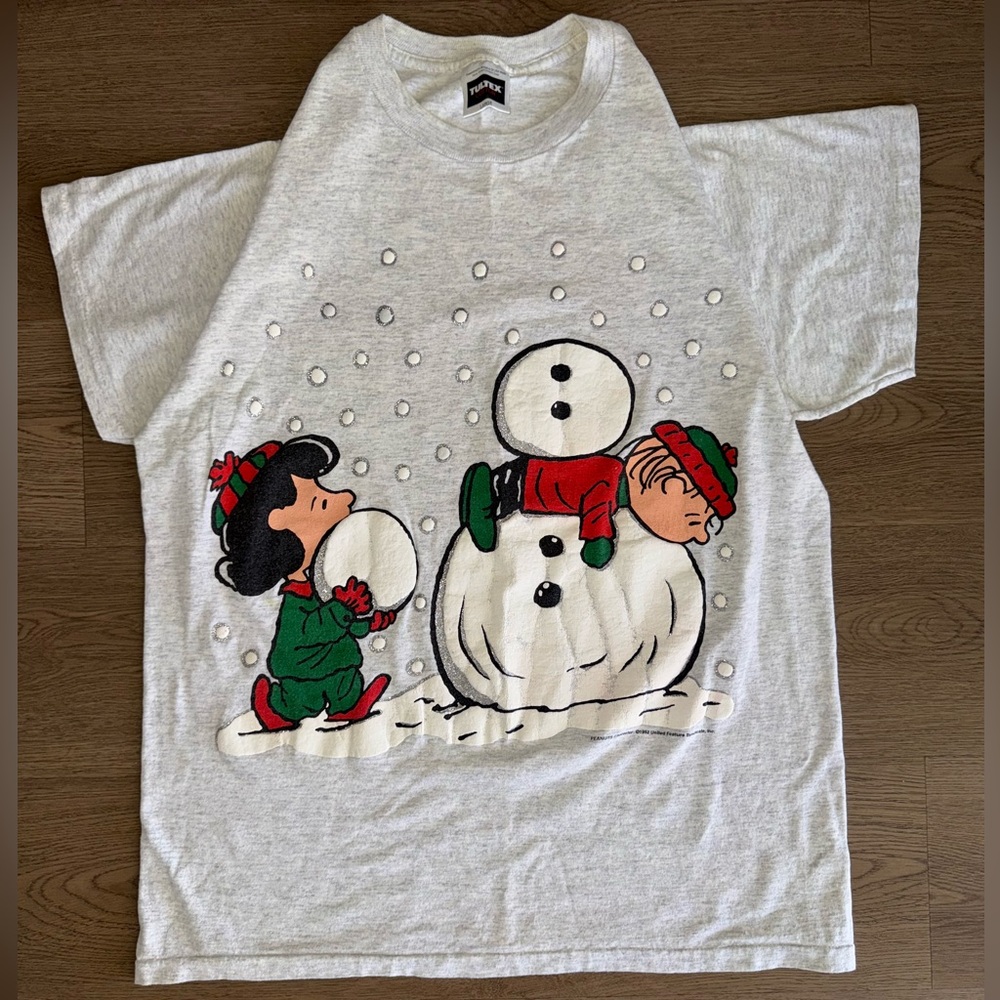Vintage Peanuts Charlie Brown Holiday Building Snowman T-Shirt Tultex Size Large